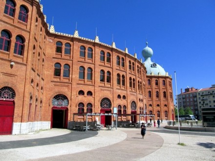 Campo Pequeno under the testing sun
